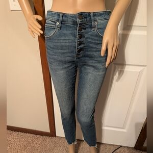 Abercrombie & Fitch Cropped Jeans with Button Detail and distressed ankle 27/4R